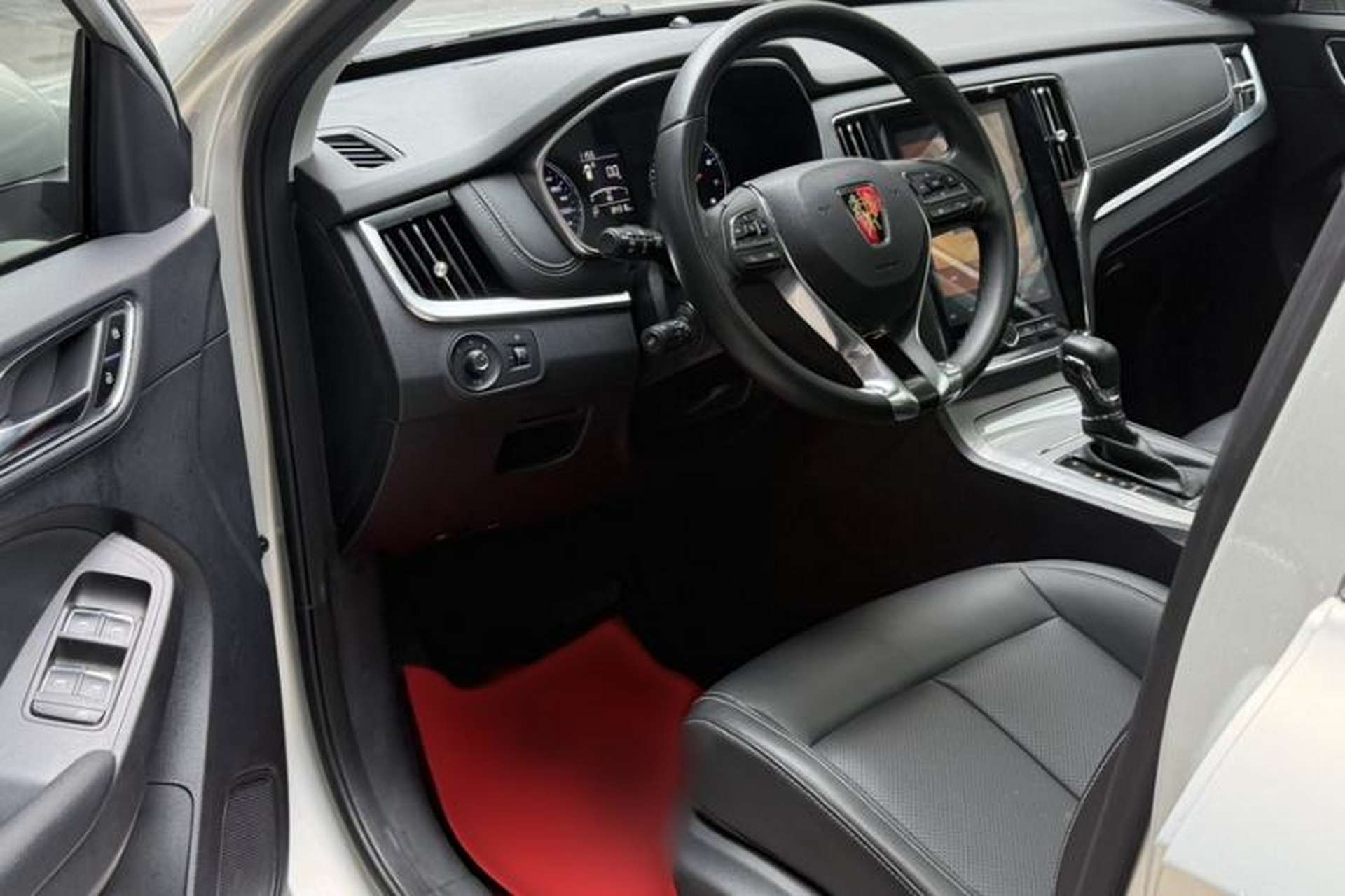 Used Roewe RX5 2020 20T Automatic 4G Connected Million Edition Interior 3