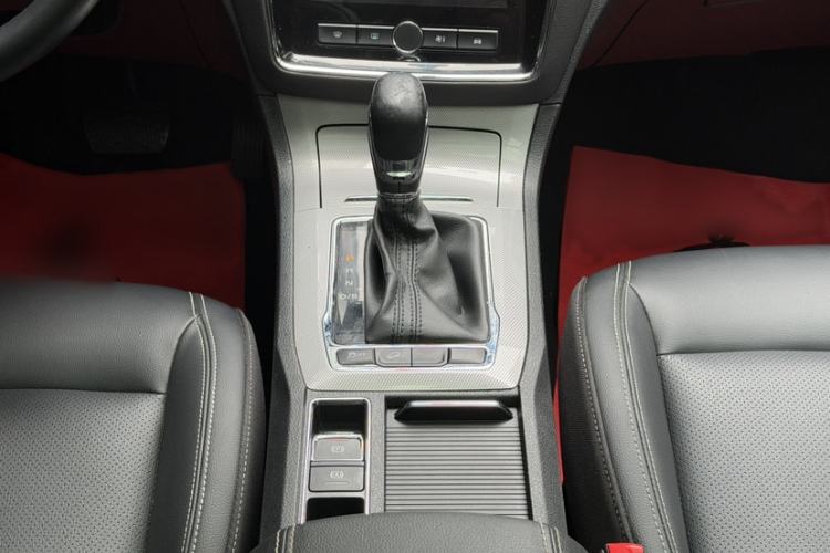 Used Roewe RX5 2020 20T Automatic 4G Connected Million Edition Interior 6