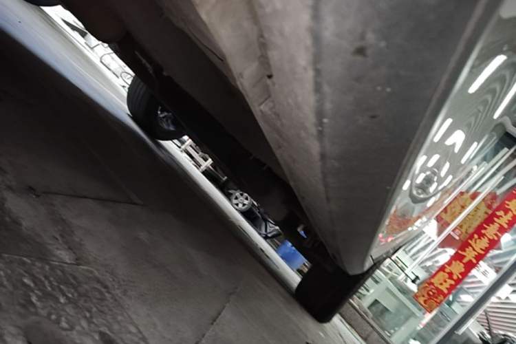 Used Roewe RX5 2020 20T Automatic 4G Connected Million Edition Left Side Sill