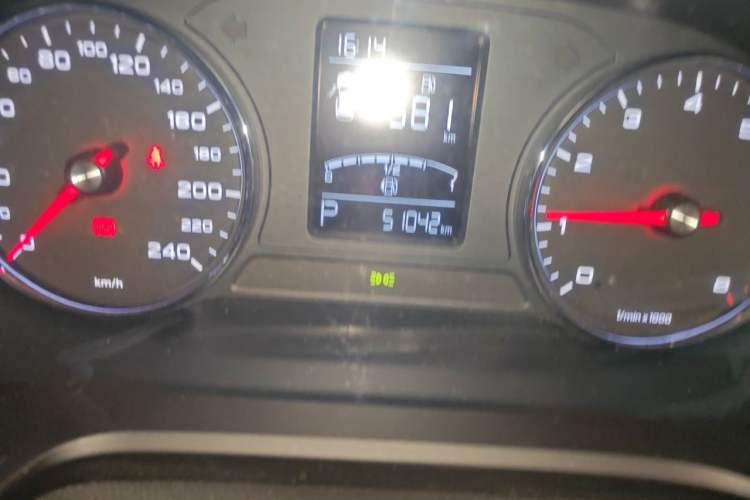 Used Roewe RX5 2020 20T Automatic 4G Connected Million Edition Odometer Close Up