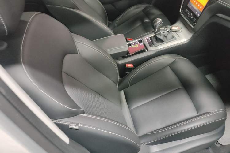 Used Roewe RX5 2020 20T Automatic 4G Connect Superior Flagship Edition Right Front Seat