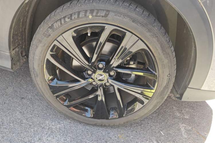 Used Roewe RX5 2020 PLUS 300TGI Automatic Ali National Style Ronglin Edition Right Front Wheel Hub