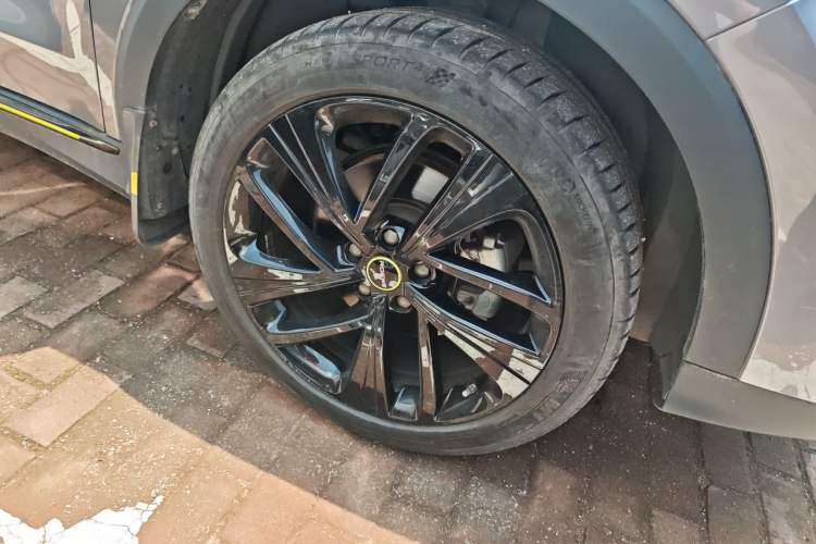 Used Roewe RX5 2020 PLUS 300TGI Automatic Ali National Style Ronglin Edition Right Front Wheel Hub
