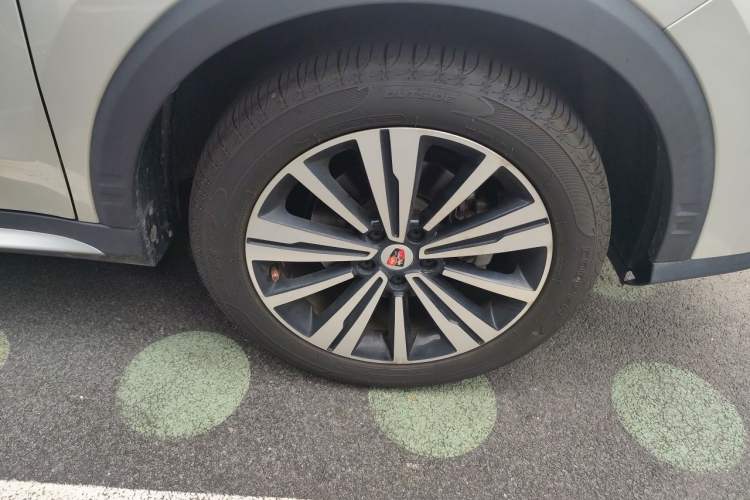 Used Roewe RX5 2020 20T Automatic 4G Connect Excellence Edition Right Front Wheel Hub