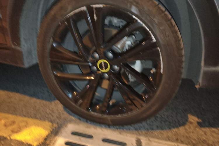 Used Roewe RX5 2020 PLUS 300TGI Automatic Ali National Style Ronglin Edition Right Front Wheel Hub