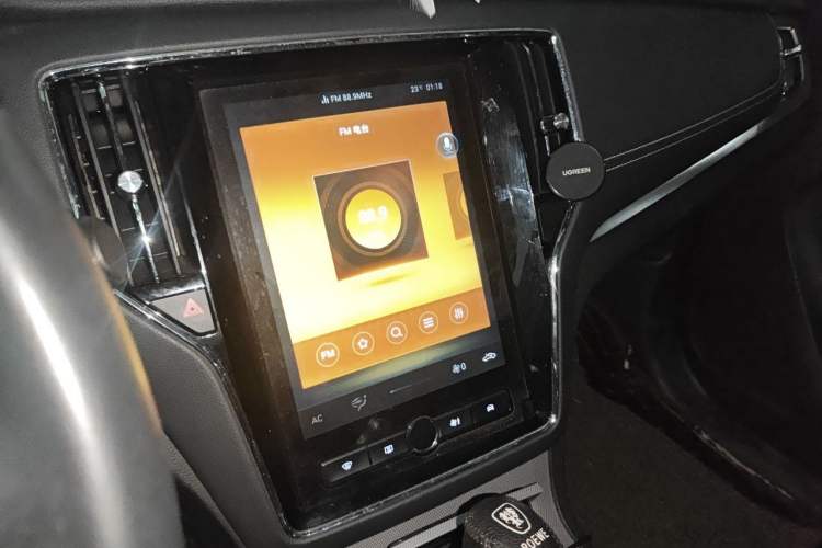 Used Roewe RX5 2020 20T Automatic 4G Connect Superior Flagship Edition Audio And AC Panel