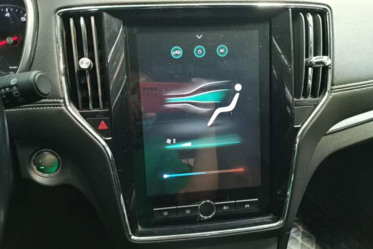 Used Roewe RX5 2020 20T Automatic 4G Connected Million Edition Audio And AC Panel