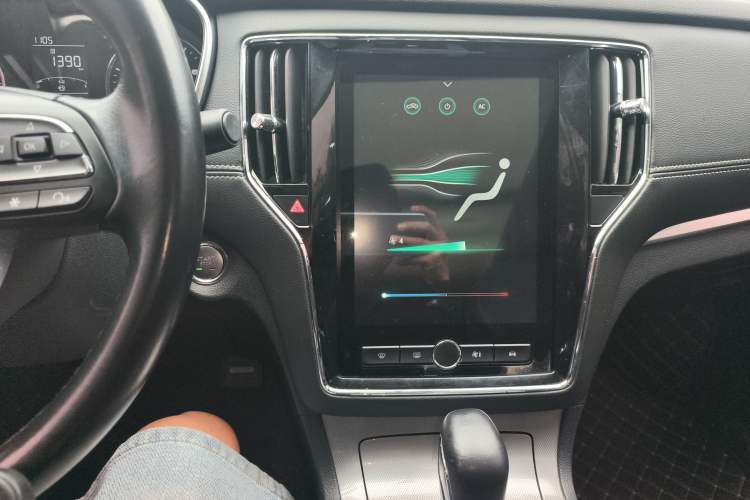 Used Roewe RX5 2020 20T Automatic 4G Connect Superior Flagship Edition Audio And AC Panel