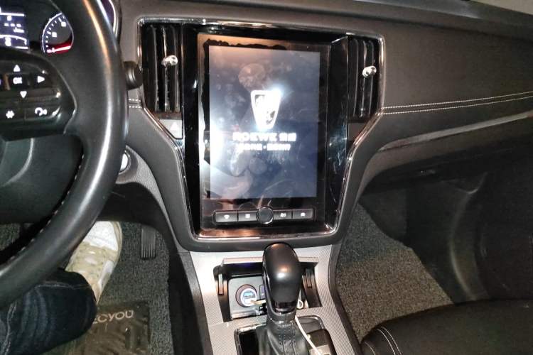 Used Roewe RX5 2020 20T Automatic 4G Connected Million Edition Audio And AC Panel