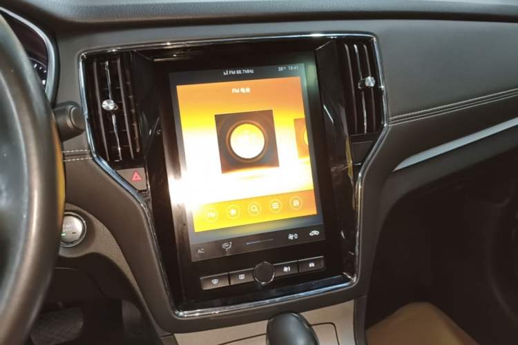 Used Roewe RX5 2020 20T Automatic 4G Connected Million Edition Audio And AC Panel