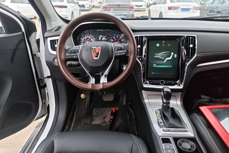 Used Roewe RX5 2020 20T Automatic 4G Connected Million Edition Audio And AC Panel