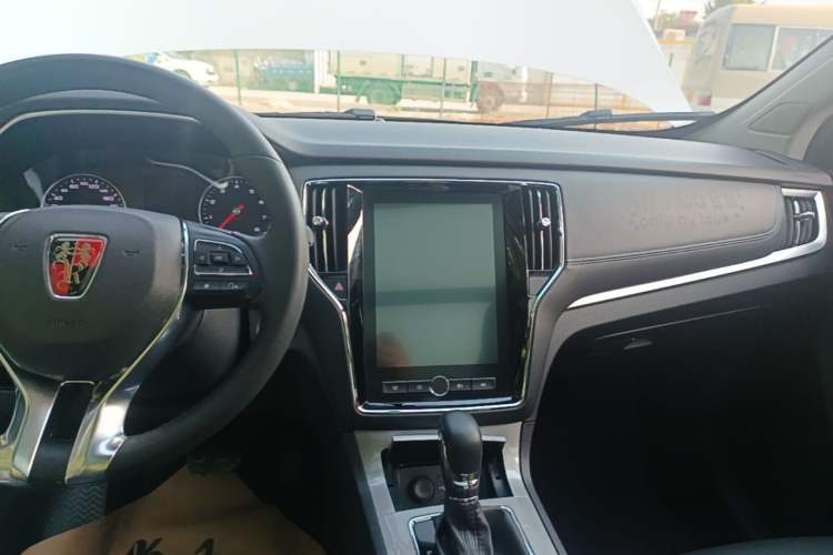 Used Roewe RX5 2020 20T Automatic 4G Connected Million Edition Audio And AC Panel