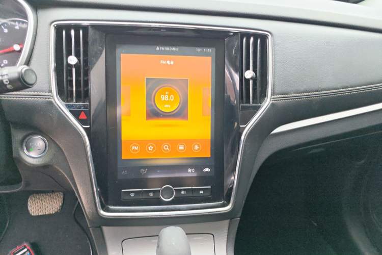 Used Roewe RX5 2020 20T Automatic 4G Connected Million Edition Audio And AC Panel