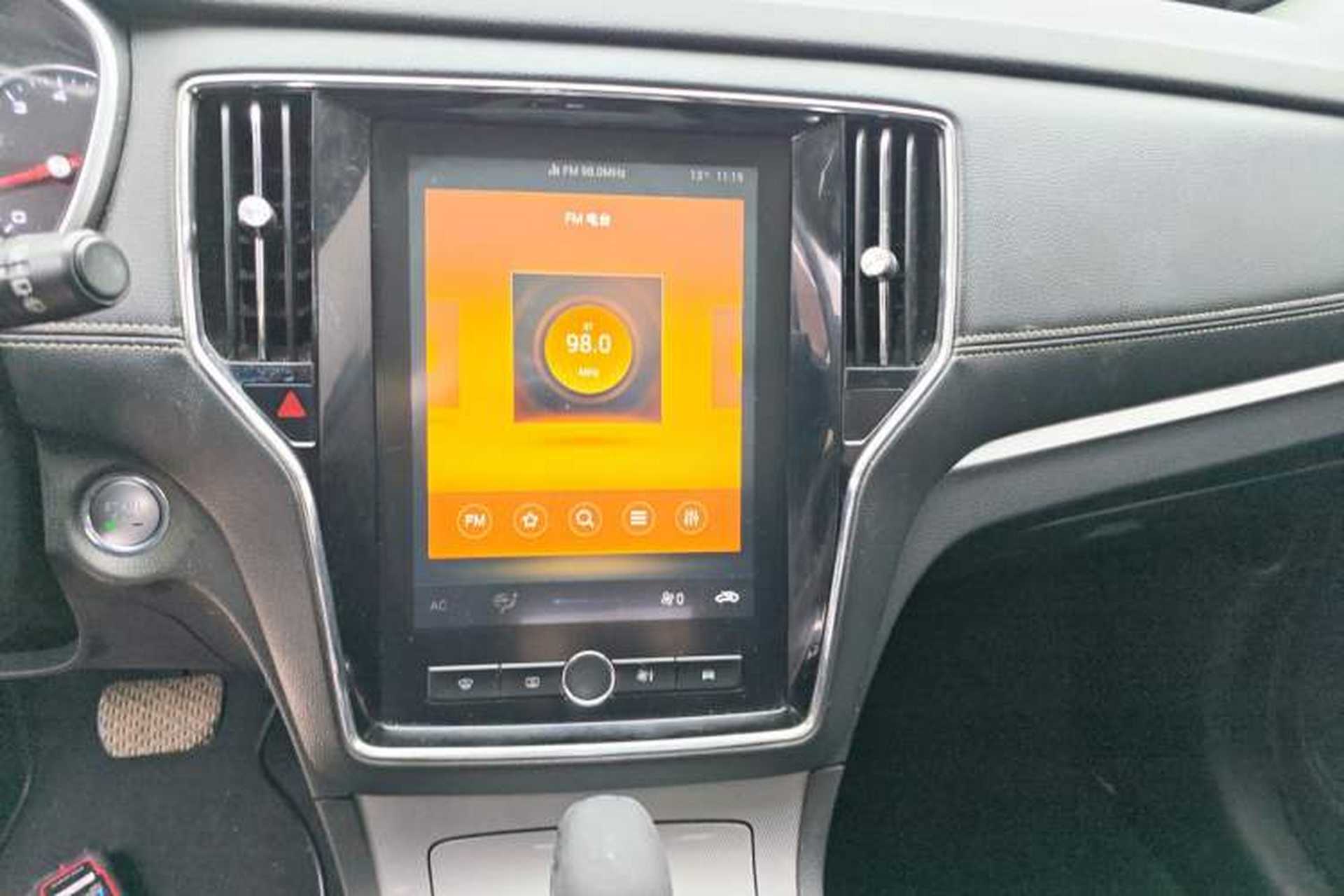 Used Roewe RX5 2020 20T Automatic 4G Connected Million Edition Audio And AC Panel