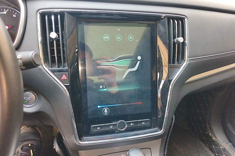 Used Roewe RX5 2020 20T Automatic 4G Connected Million Edition Audio And AC Panel