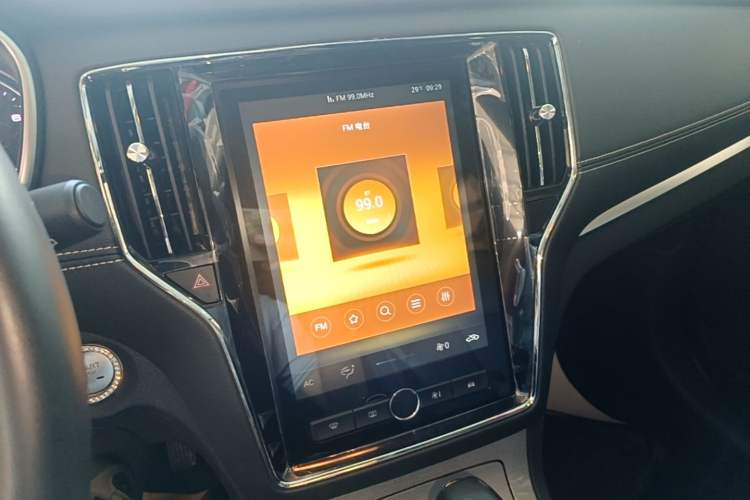 Used Roewe RX5 2020 20T Automatic 4G Connected Million Edition Audio And AC Panel
