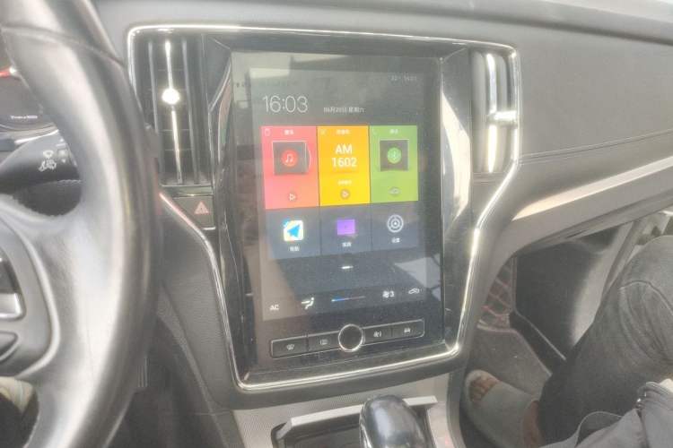 Used Roewe RX5 2020 20T Automatic 4G Connected Million Edition Audio And AC Panel