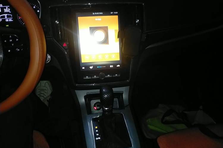 Used Roewe RX5 2020 20T Automatic 4G Connected Million Edition Audio And AC Panel