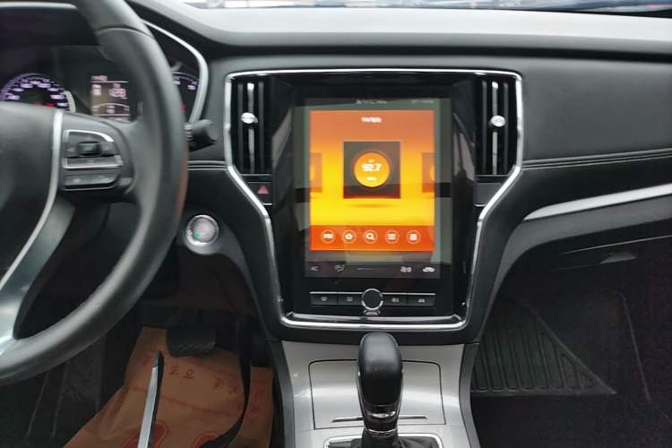 Used Roewe RX5 2020 20T Automatic 4G Connected Million Edition Audio And AC Panel