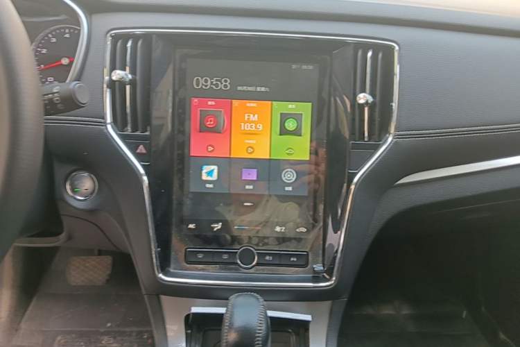 Used Roewe RX5 2020 20T Automatic 4G Connected Million Edition Audio And AC Panel