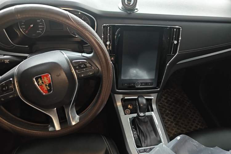 Used Roewe RX5 2020 20T Automatic 4G Connected Million Edition Audio And AC Panel