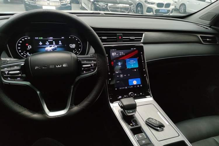 Used Roewe RX5 2020 PLUS 300TGI Automatic Ali National Trend Flagship Edition Center Console