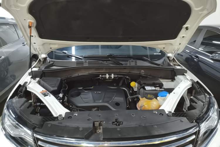 Used Roewe RX5 2020 20T Automatic 4G Connected Million Edition Engine Bay