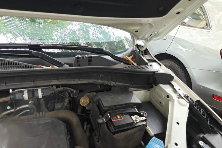 Used Roewe RX5 2020 20T Automatic 4G Connected Million Edition Engine Bay Left