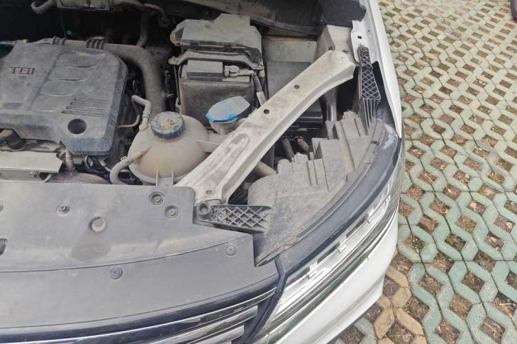 Used Roewe RX5 2020 20T Automatic Ali Smart Network Beyond Flagship Edition Engine Bay Left