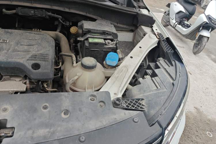 Used Roewe RX5 2020 20T Automatic 4G Connect Superior Flagship Edition Engine Bay Left