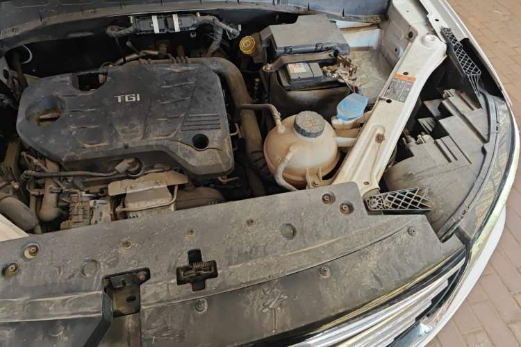 Used Roewe RX5 2020 20T Automatic 4G Connected Million Edition Engine Bay Left