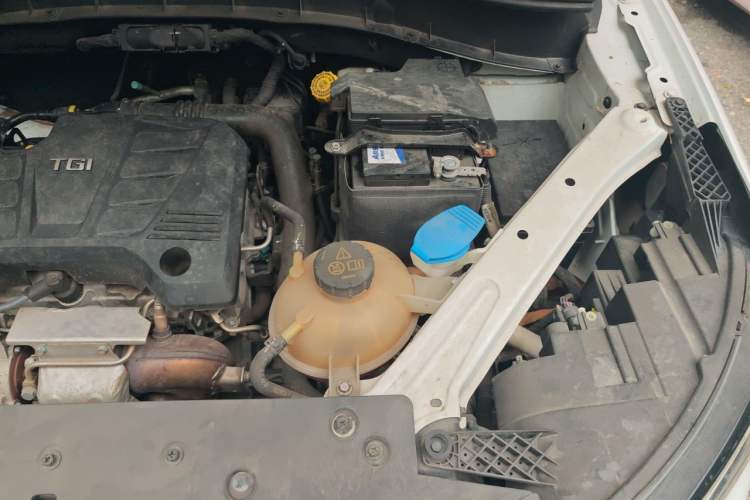 Used Roewe RX5 2020 20T Automatic 4G Connect Superior Flagship Edition Engine Bay Left