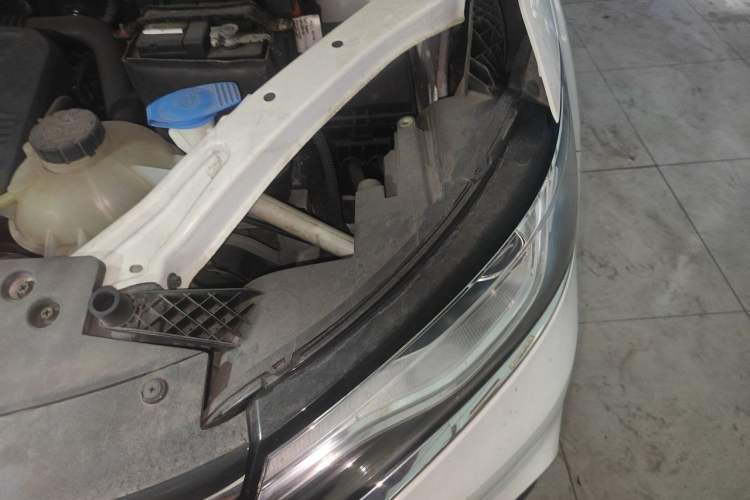 Used Roewe RX5 2020 20T Automatic 4G Connected Million Edition Engine Bay Left