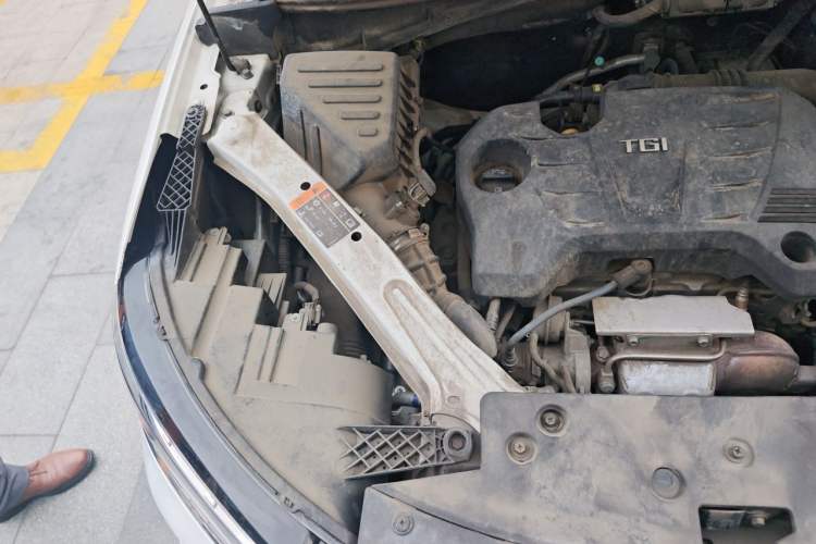 Used Roewe RX5 2020 20T Automatic 4G Connect Superior Flagship Edition Engine Bay Right