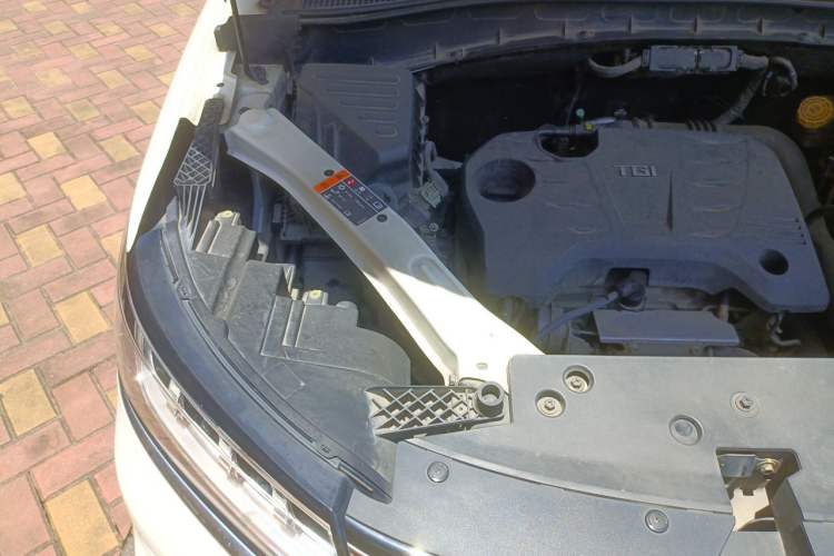 Used Roewe RX5 2020 20T Automatic 4G Connect Superior Flagship Edition Engine Bay Right