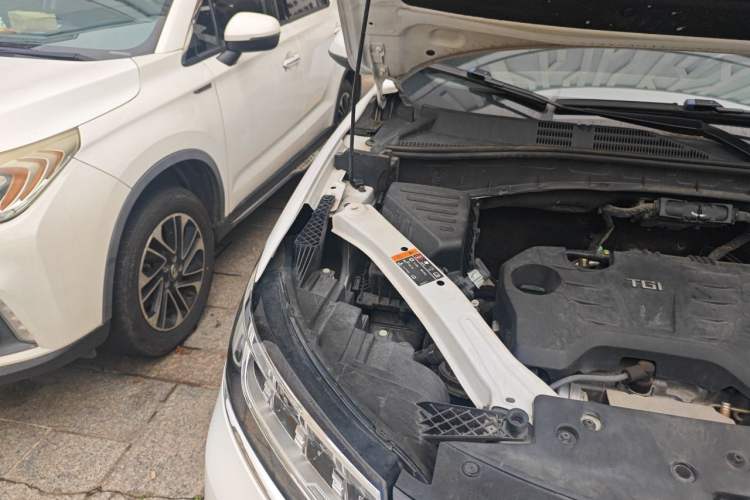 Used Roewe RX5 2020 20T Automatic 4G Connect Superior Flagship Edition Engine Bay Right