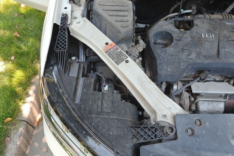 Used Roewe RX5 2020 20T Automatic 4G Connect Superior Flagship Edition Engine Bay Right