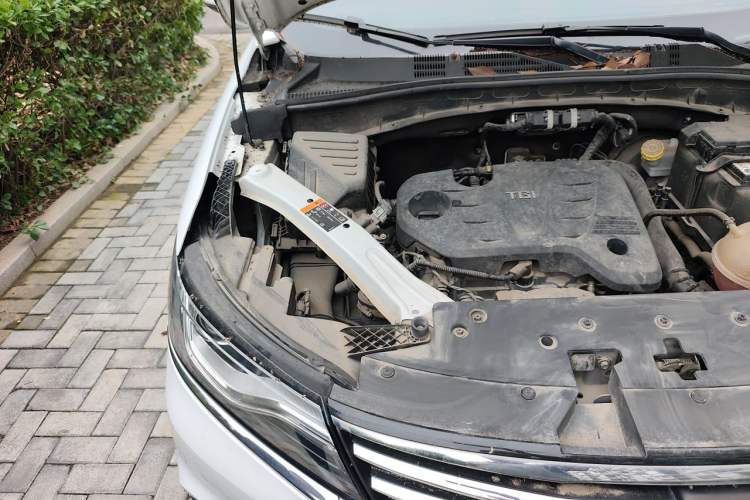 Used Roewe RX5 2020 20T Automatic 4G Connected Million Edition Engine Bay Right
