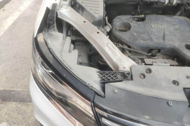 Used Roewe RX5 2020 20T Automatic 4G Connected Million Edition Engine Bay Right