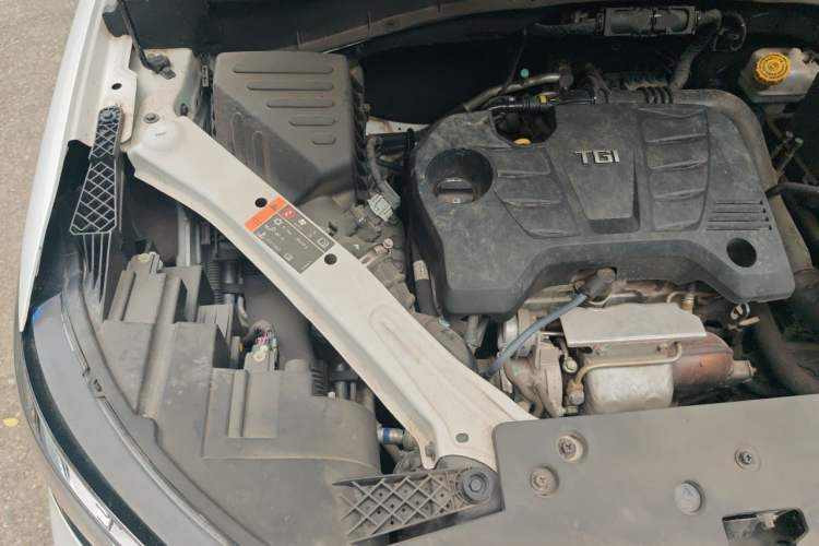 Used Roewe RX5 2020 20T Automatic 4G Connect Superior Flagship Edition Engine Bay Right