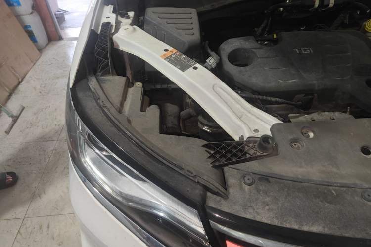Used Roewe RX5 2020 20T Automatic 4G Connected Million Edition Engine Bay Right