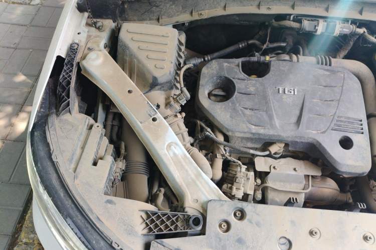 Used Roewe RX5 2020 20T Automatic 4G Connected Million Edition Engine Bay Right