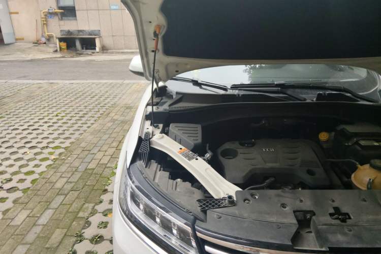 Used Roewe RX5 2020 20T Automatic 4G Connect Superior Flagship Edition Engine Bay Right
