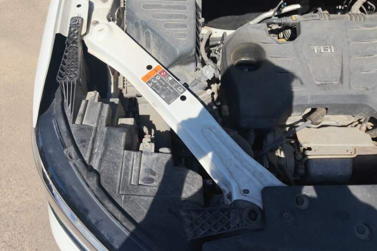 Used Roewe RX5 2020 20T Automatic 4G Connect Superior Flagship Edition Engine Bay Right