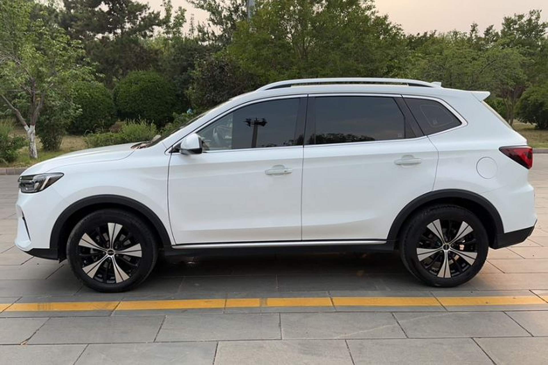 Used Roewe RX5 2020 PLUS 300TGI Automatic Ali New Year Special Edition Exterior 4
