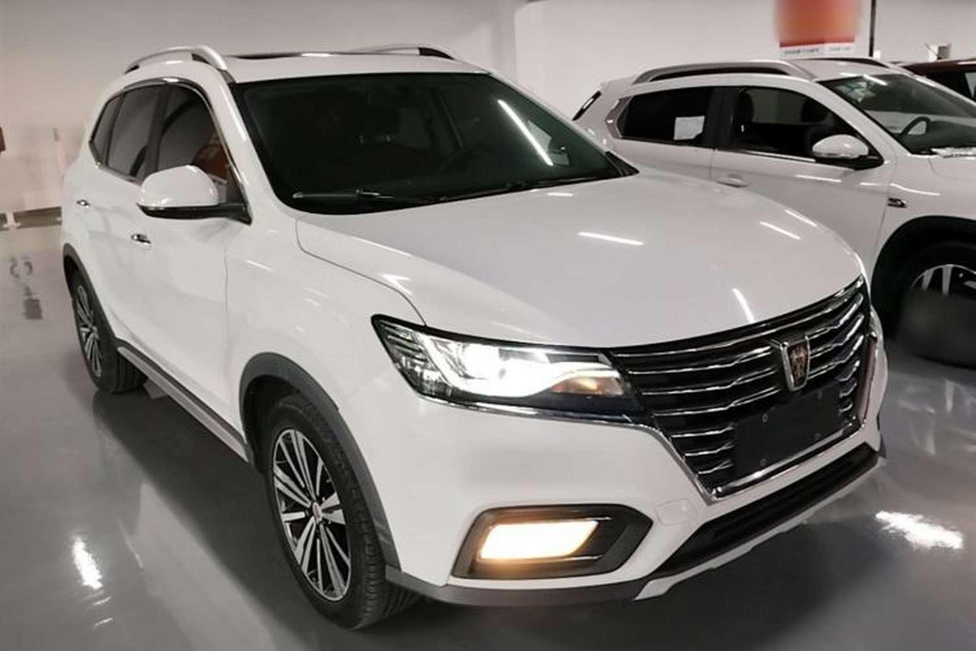 Used Roewe RX5 2020 20T Automatic 4G Connected Million Edition Front Right 45 Deg