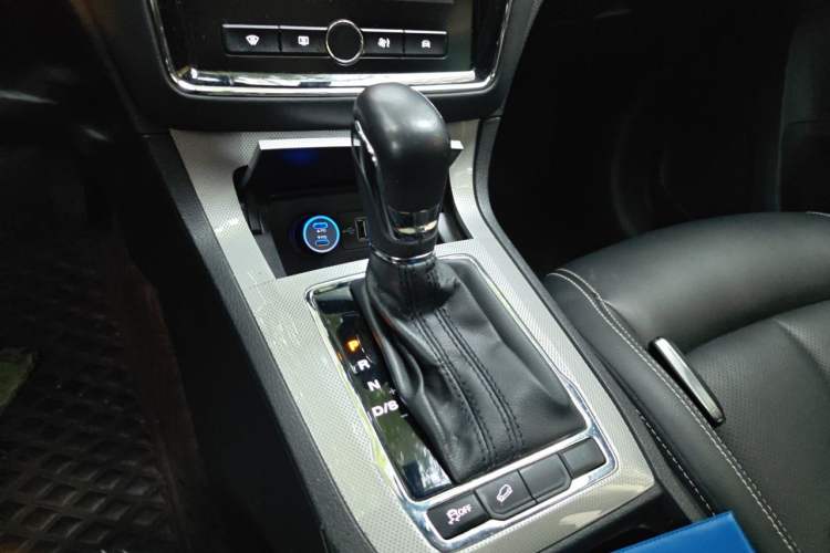 Used Roewe RX5 2020 20T Automatic 4G Connected Million Edition Gear Lever