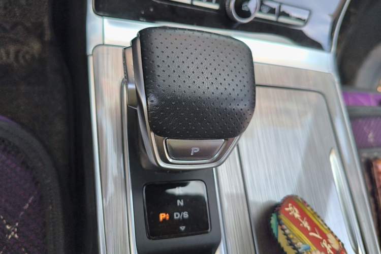 Used Roewe RX5 2020 PLUS 300TGI Automatic Ali National Trend Flagship Edition Gear Lever