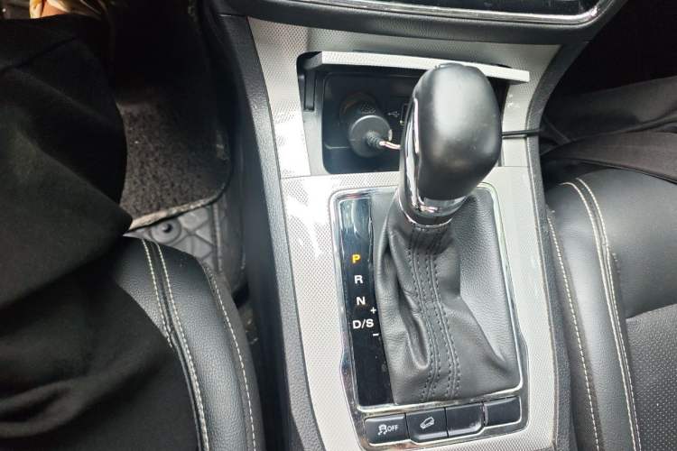 Used Roewe RX5 2020 20T Automatic 4G Connect Superior Flagship Edition Gear Lever
