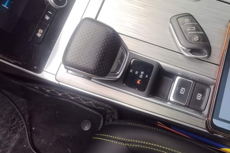 Used Roewe RX5 2020 PLUS 300TGI Automatic Ali National Style Luxury Edition Gear Lever